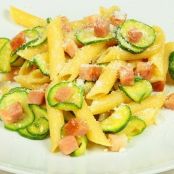 Penne saporite alle zucchine e pancetta 