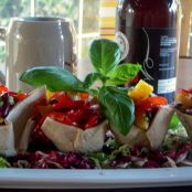 Cestini arcobaleno di tortillas