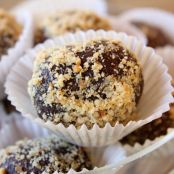 TARTUFI CON GRANELLA DI CIOCCOLATO E NOCCIOLE