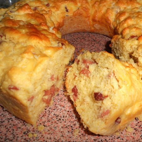 Ciambella rustica con speck e formaggio