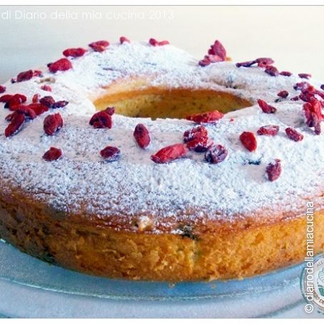 Ciambellone con bacche di goji e yogurt greco