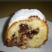 Ciambellone alla Nutella con nocciole