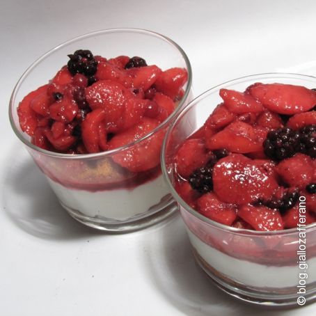 Tiramisù light ai frutti di bosco