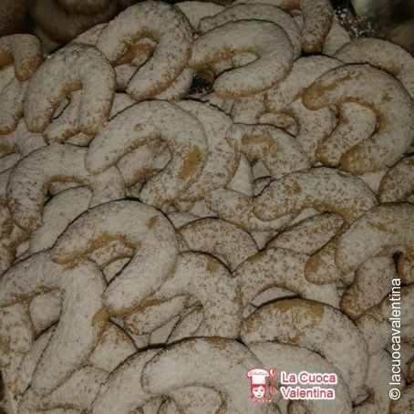 Cornetti con mandorle al profumo di vaniglia