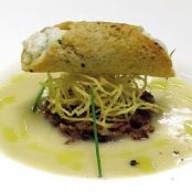 Crema di patate e bufala campana affumicata con stracotto di bufalo confit e cannolo di pane