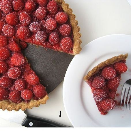 Crostata alle nocciole e lamponi
