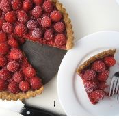 Crostata alle nocciole e lamponi