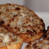 Crostoni salsiccia e stracchino