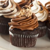 Cupcakes al cioccolato con frosting agli snickers