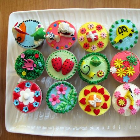 Cupcakes.