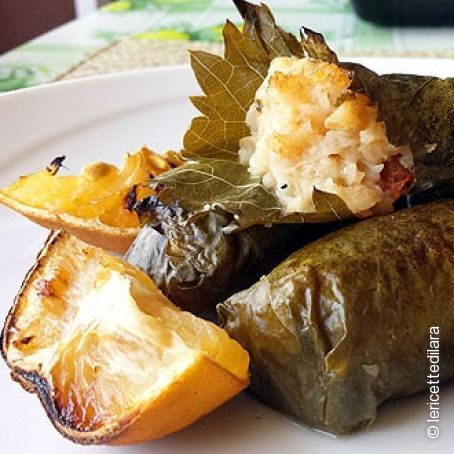 Dolmades, involtini di foglie di vite