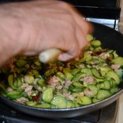 Spaghetti con zucchine e tonno - Tappa 2