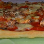 Pizza funghi e salsiccia