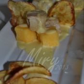 Cubismo di merluzzo e polenta con maionese al curry e chips di patata