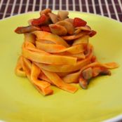 Fettuccine ai funghi prosciutto e pomodorini