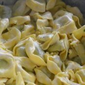 tortellini con salsa di spinaci