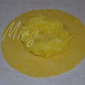 Raviolone di patate e pecorino con tuorlo fondente e salsina di pomodoro fresco - Tappa 6