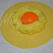 Raviolone di patate e pecorino con tuorlo fondente e salsina di pomodoro fresco - Tappa 7