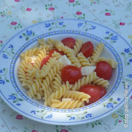 Pasta fredda con pomodorini e stracchino