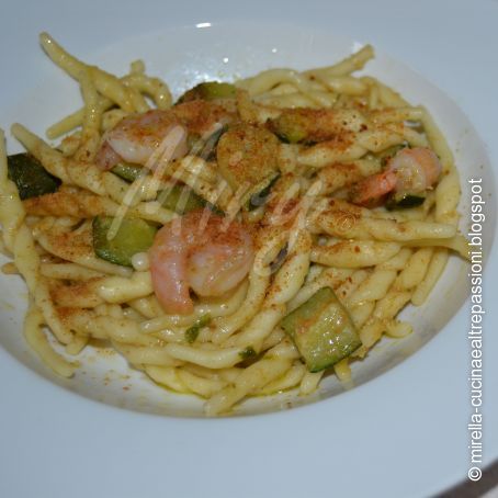 Trofie con zucchine, gamberi e bottarga