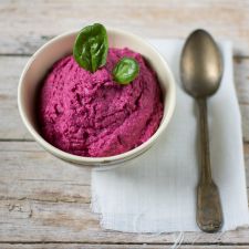 Hummus di barbabietola rossa