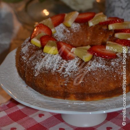 Ciambella allo yogurt con fragole