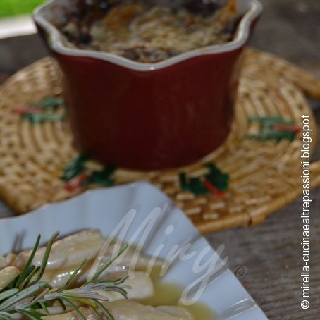 Bocconcini di pollo al rosmarino con sformatino di patate e radicchio