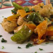 POLLO CON PEPERONI E PORRI