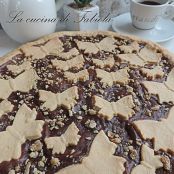 Crostata con crema al cioccolato e granella di nocciole
