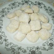 Palline di cocco, cioccolato bianco e mandorle