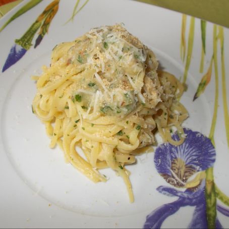 LINGUINE AGLIO OLIO PEPERONCINO E PANGRATTATO