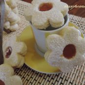 Fiori di mais e mandorle con marmellata