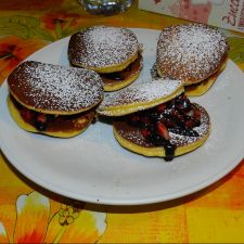 Dorayaki fragole e cioccolato