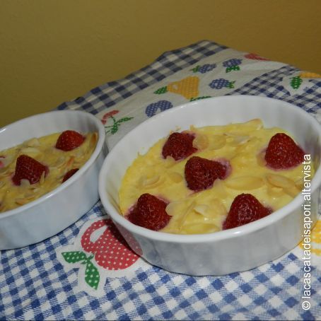 Gratin alle mandorle e fragole