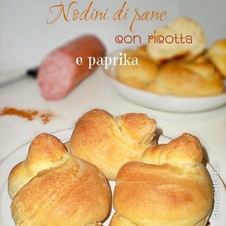 Nodini di pane con ricotta e paprika