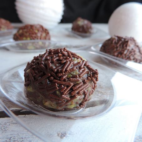 Tartufi al torrone e crema pistacchi (Babbi)