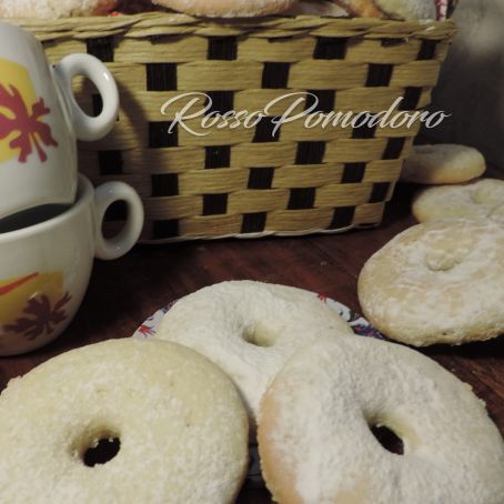 Ciambelline alla panna e mandorle