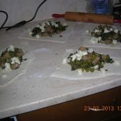 FAGOTTINI FATTI CON PASTA DI PANE FARCITI CON FRIARELLI E SALSICCIA DI POLLO.. - Tappa 3