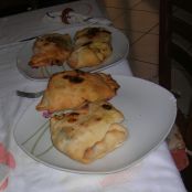 FAGOTTINI FATTI CON PASTA DI PANE FARCITI CON FRIARELLI E SALSICCIA DI POLLO.. - Tappa 5