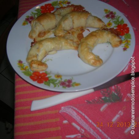 BRIOSCINE  SALATE con pasta brisee' FARCITE: