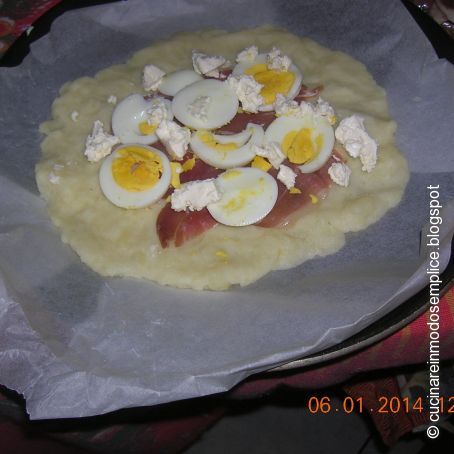 TORTINO SALATO CON PASTA BRISEE' DI SEMOLA FARCITO