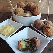 Polpette di zucchine e pane raffermo (con maionese alla curcuma )