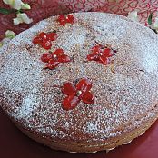 Torta nua con yogurt e marmellata di ciliegie