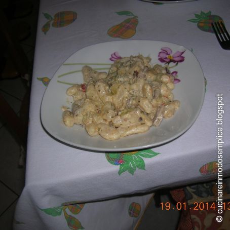 PASTA FRESCA FATTA IN CASA :GNOCCHI DI SEMOLA AI FUNGHI CON ZUCCHINE