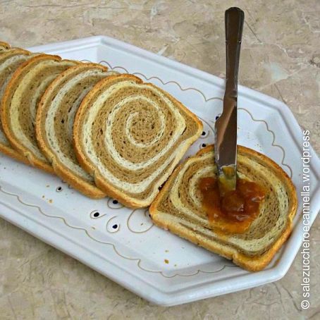 Fette biscottate bicolori