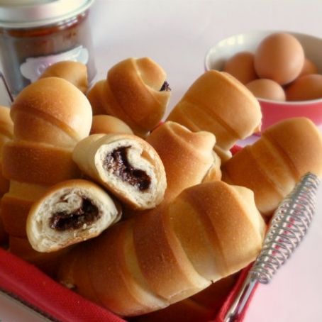 Flauti con la nutella o paninetti dolci.