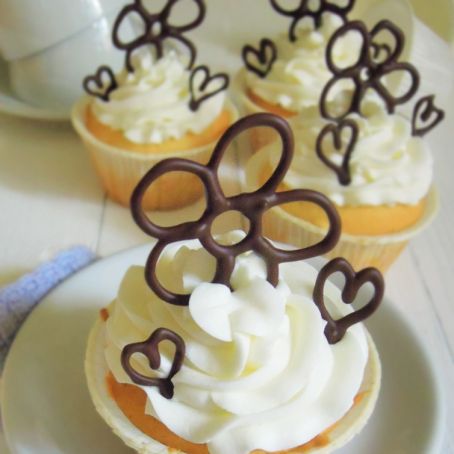 Muffin alla vaniglia con frosting al limoncello