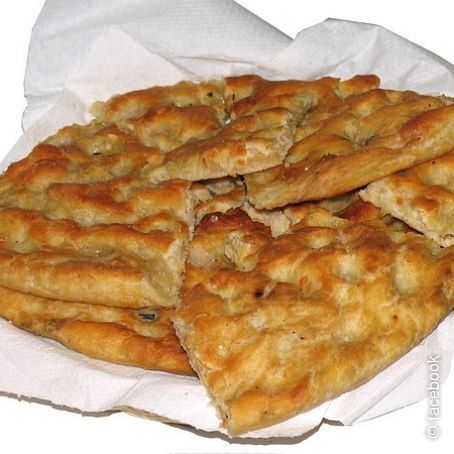 Focaccia tonno e pomodorini