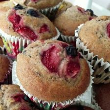 Muffin al grano saraceno fragole e mirtilli