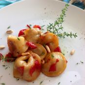 Tortelloni ripieni di melanzana di rotonda affumicata e Triglia saltati al burro di bufala e Pinoli